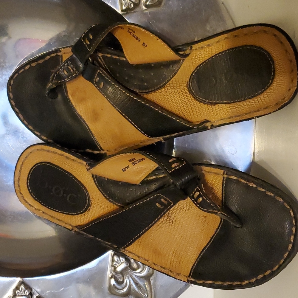 Women's BOC sandals flip flops leather size 8